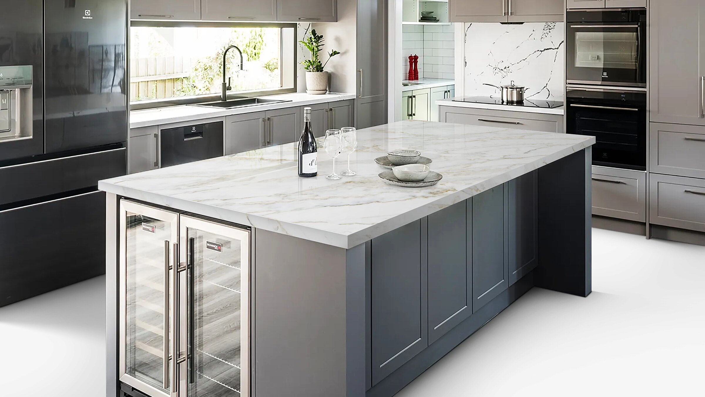 Arabescato Gold Zero surface in a real kitchen setting