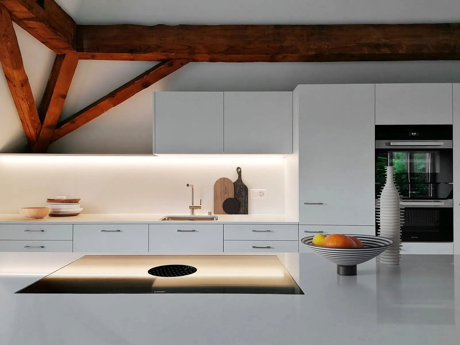 Super Bianco Zero surface in a real kitchen setting