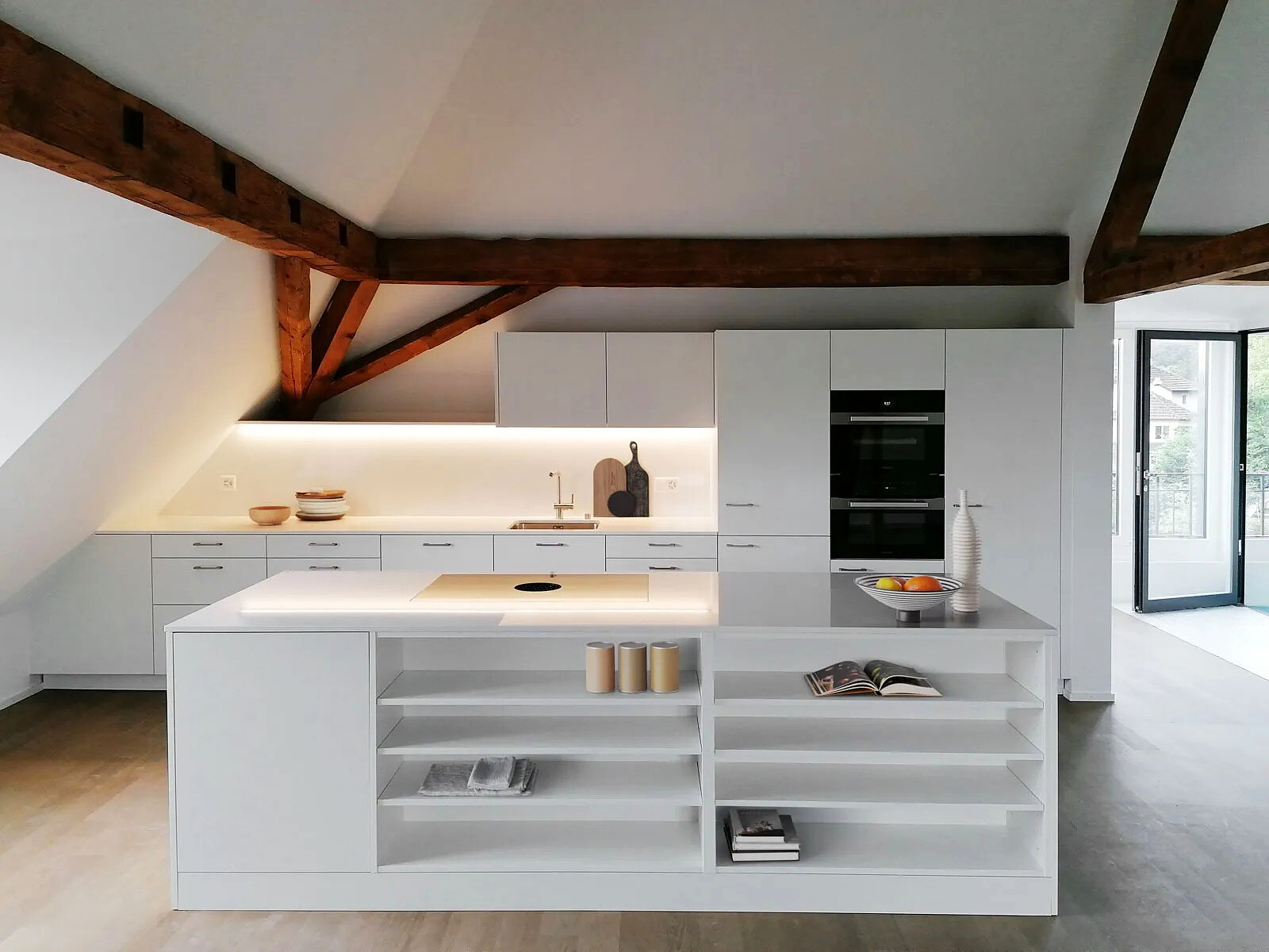Super Bianco Zero surface in a real kitchen setting